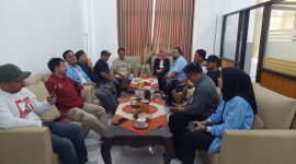 Para relawan pendukung Prabowo-Gibran sedang beraudiensi dengan Ketua Komisioner KPU Kebumen, meminta Pemilu berlangsung dengan Jurdil dengan cara KPU menjaga integritas dan netralitas.