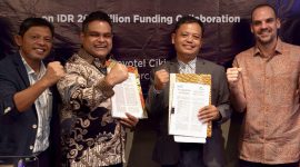 Penandatanganan kesepakatan strategis antara Chief of Transformation Office PT Pegadaian, Mulyono dan President Director of Fairbanc Technologies Indonesia, Mir Haque tentang penggunaan jasa layanan ERP platform Digital Fairbanc. (ist) 