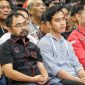 Kuat Hermawan Santoso kiri mengunakan baju warna hitam garis merah.