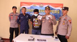 Polres Kebumen berhasil mengungkap peredaran bubuk petasan antar kabupaten yang dilakukan oleh tersangka inisial NK (30), warga Desa Sidoagung, Kecamatan Sruweng. Kebumen.