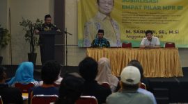 Sarmuji saat sosialisasi empat pilar yang dihadiri para tokoh masyarakat di Jepun Resto, Kabupaten Tulungagung, Jawa Timur pada Selasa 23 Januari 2024.