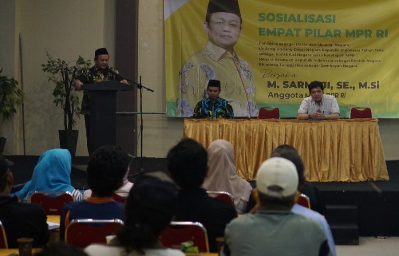 Sarmuji saat sosialisasi empat pilar yang dihadiri para tokoh masyarakat di Jepun Resto, Kabupaten Tulungagung, Jawa Timur pada Selasa 23 Januari 2024.