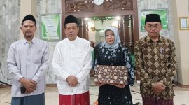 Dari kiri: Gus Wahyu NH. Aly, KH. Dawamudin Masdar, Agnes Happy Noviza, Ust. Arif Mustholih, M.Ag