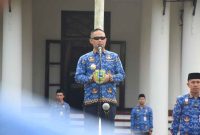 Bupati Kebumen, Arif Sugiyanto dalam upacara 17-an bulan Februari dan pembinaan ASN Pemkab Kebumen, di Lapangan Setda Kebumen, Jumat (17/2/2023). (Foto : Kebumenkab.go.id)