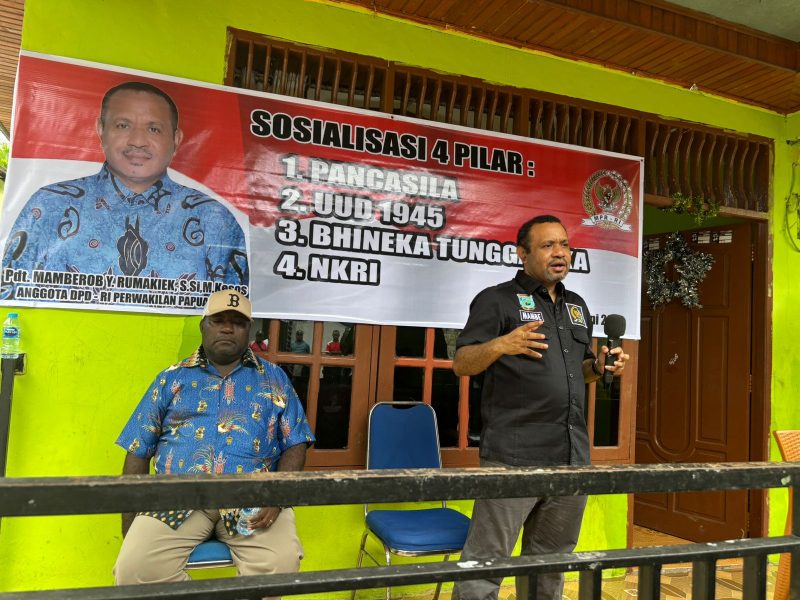 Anggota MPR Mamberob Y. Rumakiek, melaksanakan Sosialisasi Empat Pilar kebangsaan pada Minggu, 23 Juni 2024 bersama Warga Kampung Wermit.