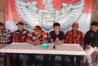 Pengurus pemuda Pancasila menggelar konferensi pers bersama media di Angkringan Jirolu pada Jln Sarbini Kebumen Selasa 16/07/2024.