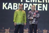 Bupati Kebumen Arif Sugiyanto mendapat penghargaan khusus Best Innovative Leadership di ajang bergengsi CNN Indonesia Awards 2024 yang berlangsung di Padma Hotel Semarang, Rabu (14/8) malam.