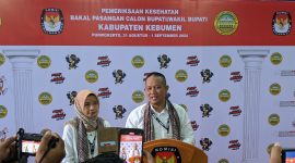 Pasangan calon bupati dan wakil bupati Kebumen Arif Sugiyanto-Ristawati Purwaningsih menjalani rangkaian tes kesehatan di RS Margono, Purwokerto.