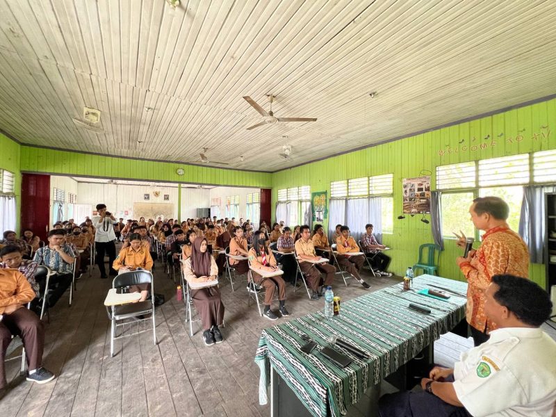 Senator Zainal Arifin Saat kegiatan Sosialisasi Empat Pilar di SMA Negeri 1 Jempang, Kabupaten Kutai Barat, pada Sabtu 20 Juli 2024.