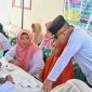 Bupati Kebumen Arif Sugiyanto meninjau pelaksanaan pengobatan gratis di Tanggulangin.