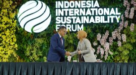 Naskah kerja sama ini diteken oleh Direktur Utama Pupuk Indonesia Rahmad Pribadi dan Direktur Utama Pertamina Nicke Widyawati dalam rangkaian Indonesia International Sustainability Forum (ISF) 2024. - Foto Pupuk Indonesia