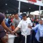 Lilis Nuryani (Calon Bupati Kebumen) ditemani Kaesang, putra bungsu Presiden RI Jokowi di Pasar Pagi Kebumen, Rabu, (09/10/24).