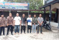 Bang Omat bersama guru dan siswa korban salah sasaran dari keributan geng motor dengan warga di Kebumen. 