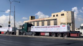 Truck berisi bahan pangan dari Foz Forum Zakat dan MUI untuk rakyat Palestina di Gaza.