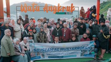 Guru SD Islam Al Musyarrofah Jakarta Selatan Goes To Dieng Jogya Bersama Dirgantara AIA Tour Travel