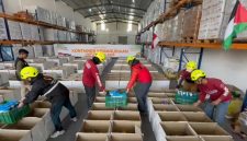 Sejumlah relawan Indonesia yang tergabung dalam tim kemanusiaan di Amman, Yordania, terus menyalurkan bantuan bagi para pengungsi Palestina selama bulan suci Ramadan 1447 Hijriah.