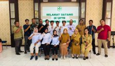 Foto bersama para KaSPPG, mitra dan pihak puskesmas, serta jajaran terkait, baik Polsek dan Koramil serta dinas Lingkungan Hidup.