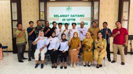 Foto bersama para KaSPPG, mitra dan pihak puskesmas, serta jajaran terkait, baik Polsek dan Koramil serta dinas Lingkungan Hidup.