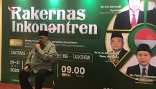 KH Manarul Hidayat, Muassis Inkopontren, ketika memberi kata sambutan pada acara Rakernas Inkopontren 2026.