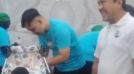 
Kunjugan Direktur Jaringan dan Operasi PT Pegadaian (Persero) Eka Pebriansyah di acara Khitan Ceria Bersama Pegadaian, Minggu (21/6).
