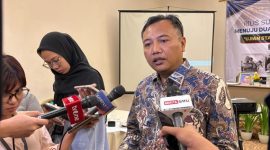Chamad Hojin Direktur Eksekutif Pusat Polling Indonesia Saat diwawancarai wartawan dalam Rilis Survei Nasional 26 Juni 2026.
