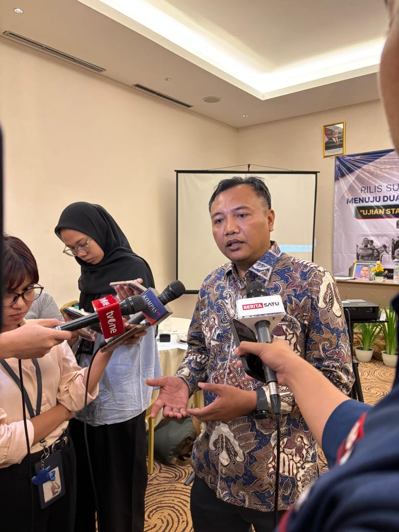 Chamad Hojin Direktur Eksekutif Pusat Polling Indonesia Saat diwawancarai wartawan dalam Rilis Survei Nasional 26 Juni 2026.