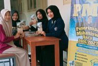 Panitia PMB siap menyambut Anda dengan pelayanan yang ramah, profesional, dan penuh semangat.