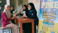 Panitia PMB siap menyambut Anda dengan pelayanan yang ramah, profesional, dan penuh semangat.