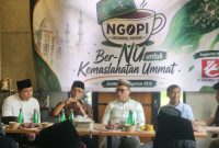 Arwani Thomafi, dalam diskusi bertema “Ber-NU untuk Kemaslahatan Umat” yang digelar di Arena Muktamar NU ke-35 di Jombang. Hadir juga Komisaris Utam PT ASDP Achmad Baidowi, Direktur Hubungan Kelembagaan – PTPN IV Arya Sandiyudha.