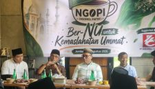 Arwani Thomafi, dalam diskusi bertema “Ber-NU untuk Kemaslahatan Umat” yang digelar di Arena Muktamar NU ke-35 di Jombang. Hadir juga Komisaris Utam PT ASDP Achmad Baidowi, Direktur Hubungan Kelembagaan – PTPN IV Arya Sandiyudha.