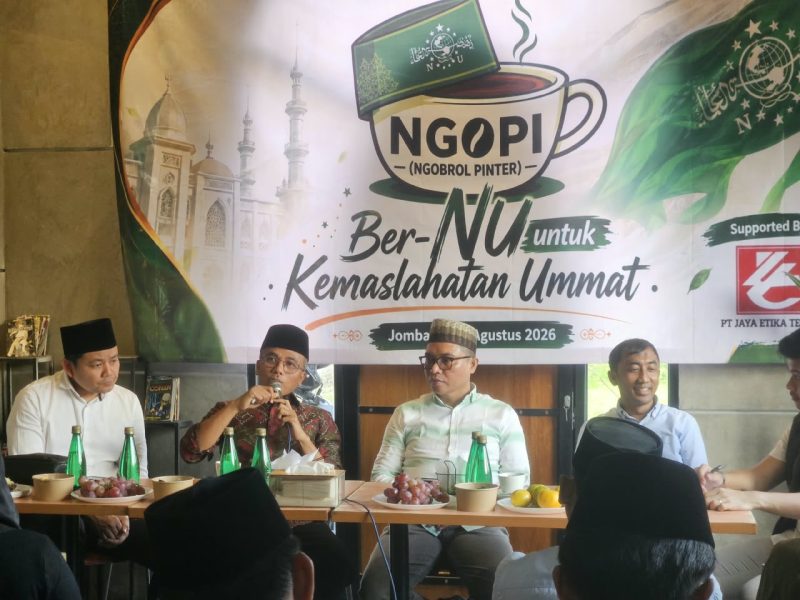 Arwani Thomafi, dalam diskusi bertema “Ber-NU untuk Kemaslahatan Umat” yang digelar di Arena Muktamar NU ke-35 di Jombang. Hadir juga Komisaris Utam PT ASDP Achmad Baidowi, Direktur Hubungan Kelembagaan – PTPN IV Arya Sandiyudha.