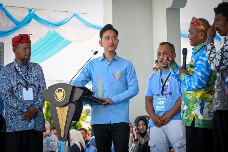 
Wakil Presiden (Wapres) Gibran Rakabuming saat membuka Pekan Nasional (PENAS) Petani Nelayan XVII Tahun 2026 di GOR David Tony, Kabupaten Gorontalo, Sabtu (20/06/2026)
