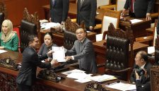 Anggota DPR RI dari Fraksi PAN sekaligus anggota Badan Legislasi DPR, Aqib Ardiansyah menyampaikan draft pandangannya dalam sidang paripurna DPR RI.