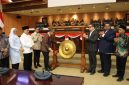 Kegiatan Simposium Nasional MN KAHMI dibuka pada Rabu (9/9/2026) oleh Ketua MPR RI Ahmad Muzani. Sejumlah tokoh nasional turut hadir, antara lain Ketua Dewan Penasihat MN KAHMI Ir. Akbar Tanjung, Presidium MN KAHMI Ahmad Doli Kurnia, dan Dr. Sutomo.