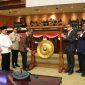 Kegiatan Simposium Nasional MN KAHMI dibuka pada Rabu (9/9/2026) oleh Ketua MPR RI Ahmad Muzani. Sejumlah tokoh nasional turut hadir, antara lain Ketua Dewan Penasihat MN KAHMI Ir. Akbar Tanjung, Presidium MN KAHMI Ahmad Doli Kurnia, dan Dr. Sutomo.